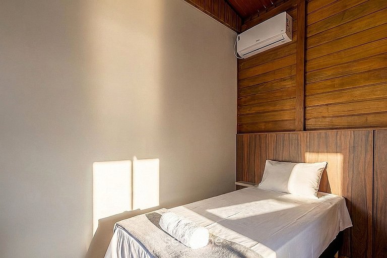 Casa Espaçosa c/ jacuzzi privativa Penha RMJ0130