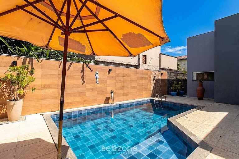 Casa em Cond. c/ piscina priv. no Centro GUS0050