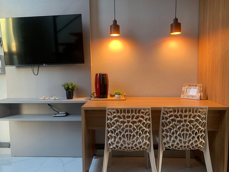 Studio em prédio c/ churrasq. no Centro PLO0003