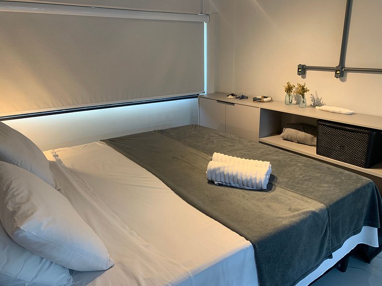 Studio em prédio c/ churrasq. no Centro PLO0003