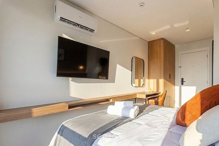 Studio c/ sacada em cond. na Bela Vista HMJ0916