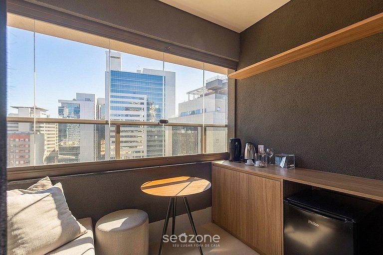 Studio c/ sacada em cond. na Bela Vista HMJ0916