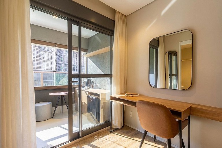 Studio em Cond. c/ Sacada na Bela Vista HMJ0704