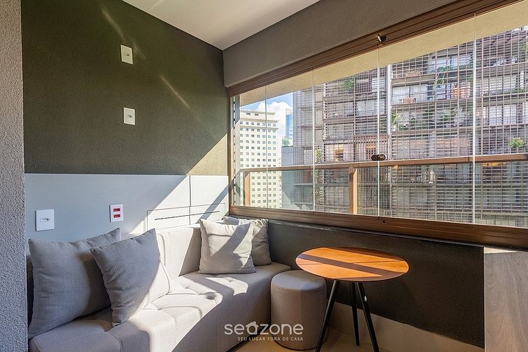 Studio em prédio c/ Sacada na Bela Vista HMJ0904