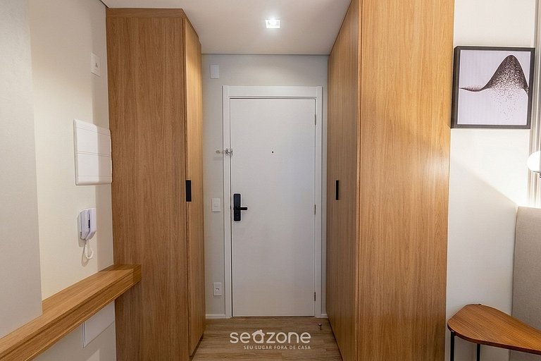 Studio em prédio c/ Sacada na Bela Vista HMJ0904