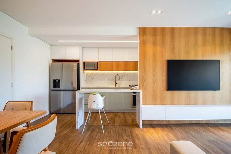 Apto em Cond. c/ Piscina e Saída p/ Praia ELI0204