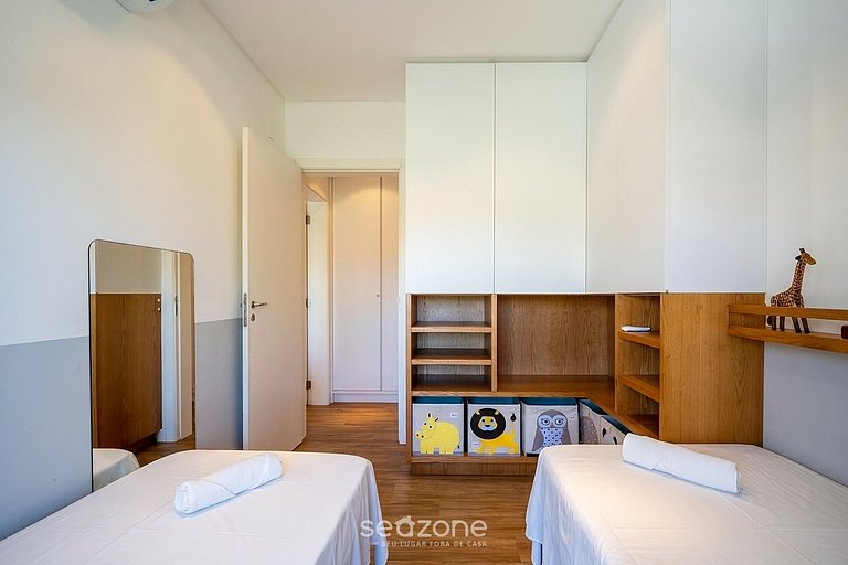 Apto em Cond. c/ Piscina e Saída p/ Praia ELI0204