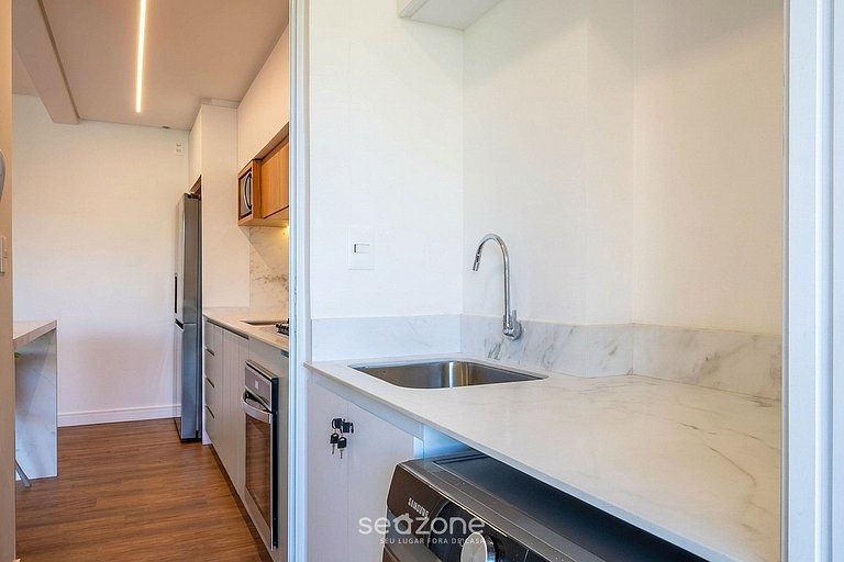 Apto em Cond. c/ Piscina e Saída p/ Praia ELI0204