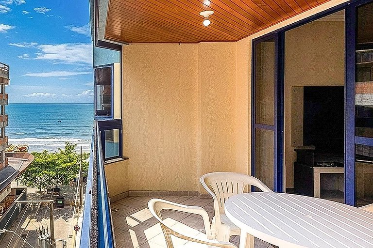 Apto em prédio c/ vista p/ Mar Meia Praia HDC0405