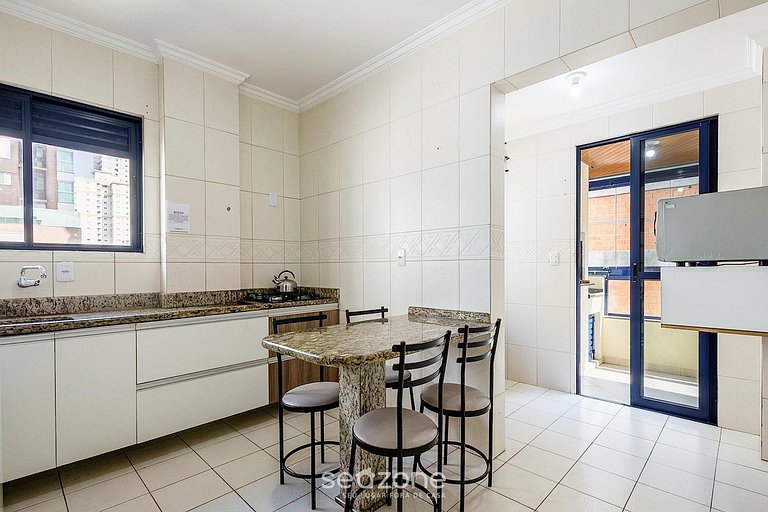 Apto em prédio c/ vista p/ Mar Meia Praia HDC0405