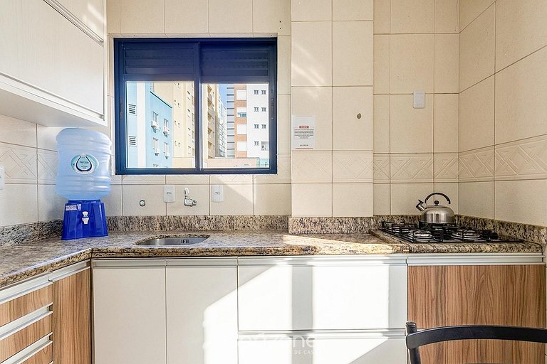 Apto em prédio c/ vista p/ Mar Meia Praia HDC0405