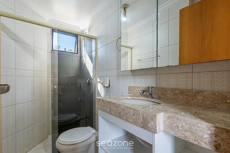 Apto em prédio c/ vista p/ Mar Meia Praia HDC0405