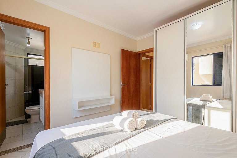 Apto em prédio c/ vista p/ Mar Meia Praia HDC0405