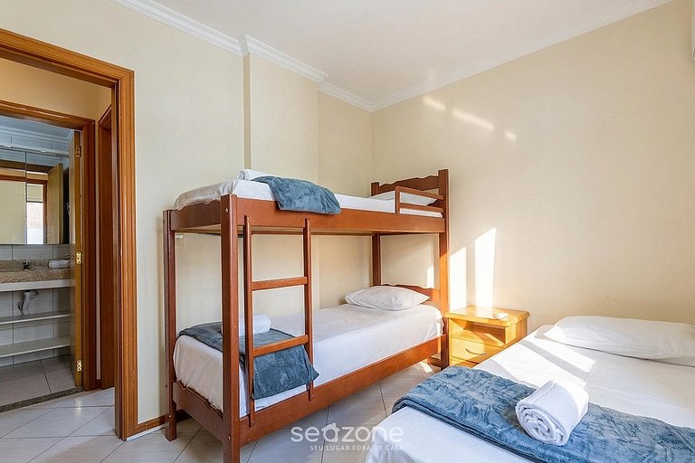 Apto em prédio c/ vista p/ Mar Meia Praia HDC0405