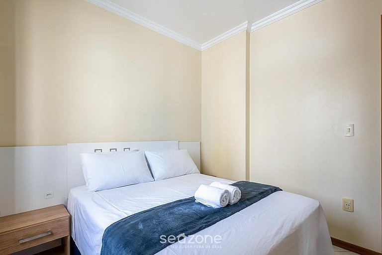 Apto em prédio c/ vista p/ Mar Meia Praia HDC0405