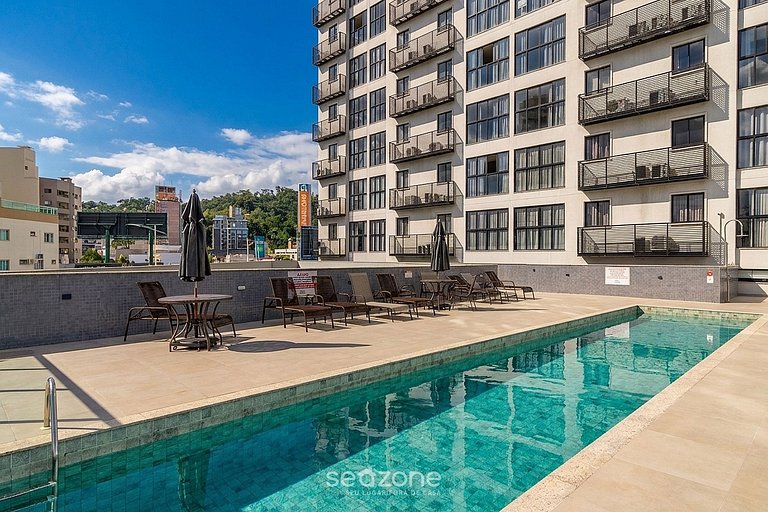 Apto em prédio no Centro de Blumenau UNE1105