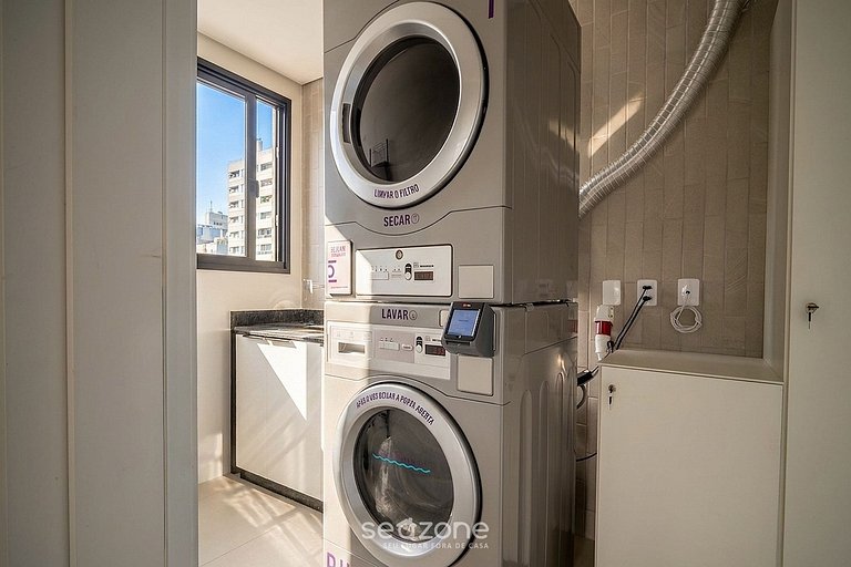 Studio em prédio c/ sacada no Centro PKD0102