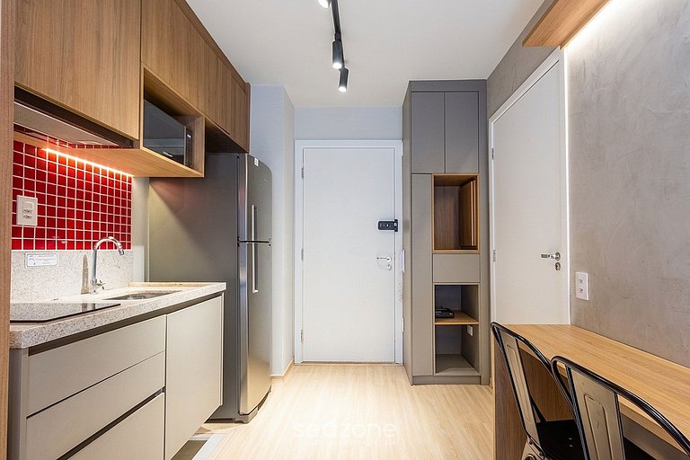 Apto em prédio c/ Sacada a 550m do Metrô MOV0213