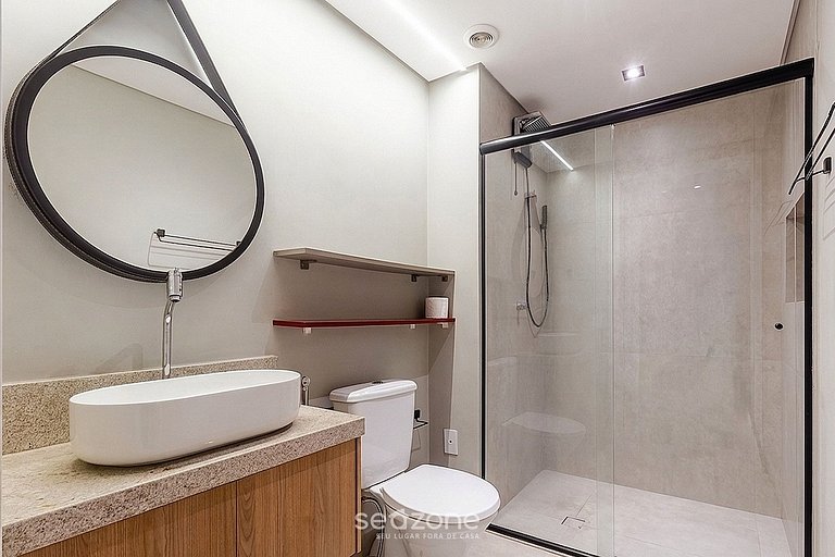 Apto em prédio c/ Sacada a 550m do Metrô MOV0213