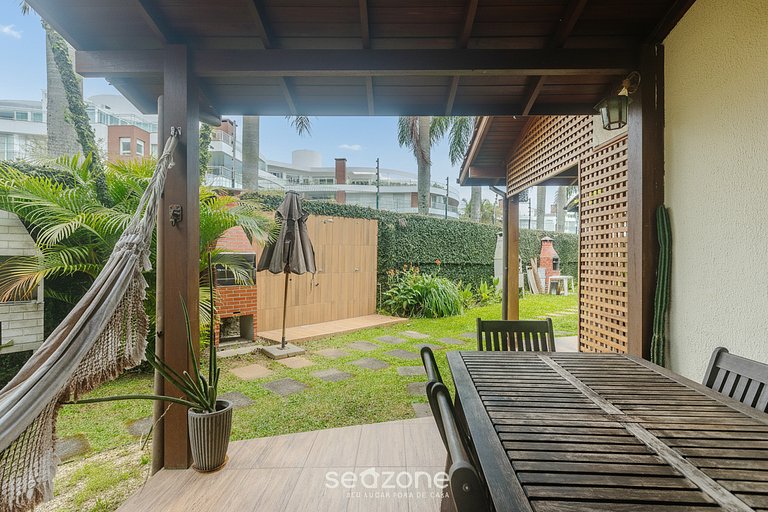 Casa em cond c piscina e acesso à praia MVC0098