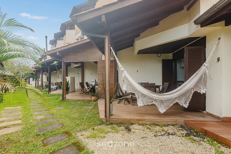 Casa em cond c piscina e acesso à praia MVC0098