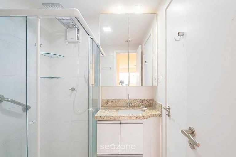 Apto en Cond. c/ Piscina Vista Mar Ondina OON0607