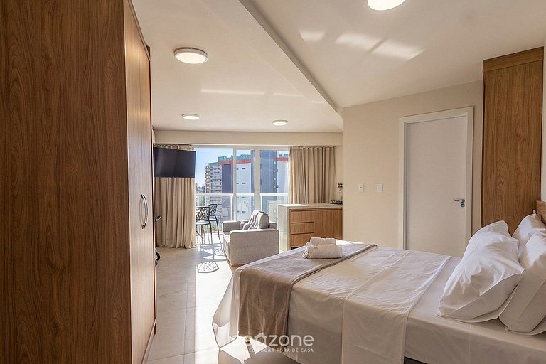 Studio em Cond. c/ Piscina no Centro MSU1106