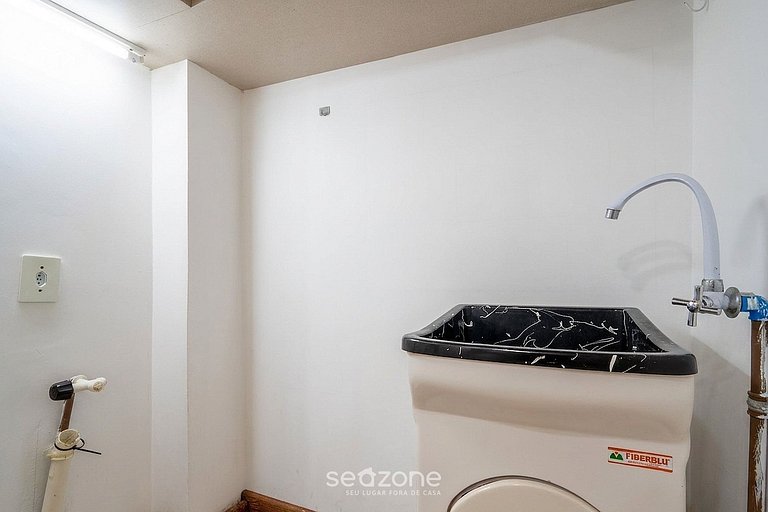 Apto c/ churrasq. em cond. Ingleses SLN0016