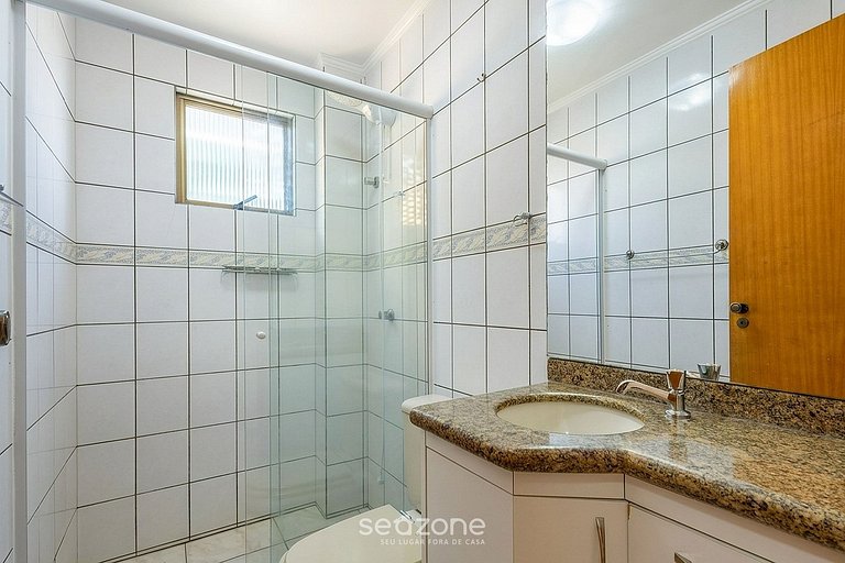 Apto en Cond. con Vista al Mar en Centro EM20202