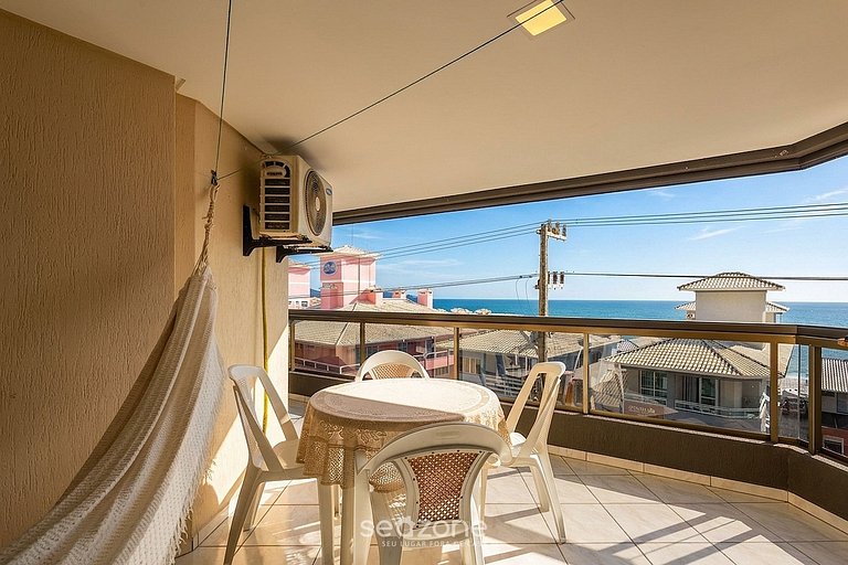 Apto en Cond. con Vista al Mar en Centro EM20202