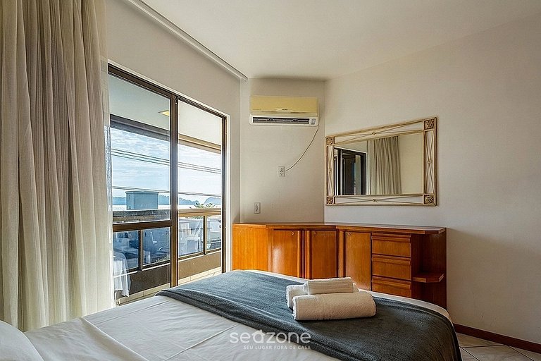 Apto en Cond. con Vista al Mar en Centro EM20202