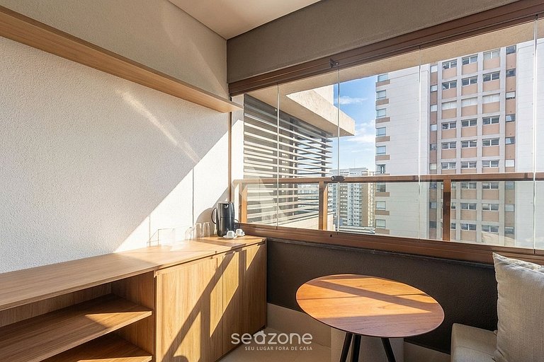 Studio com varanda próximo à Paulista HMJ0712