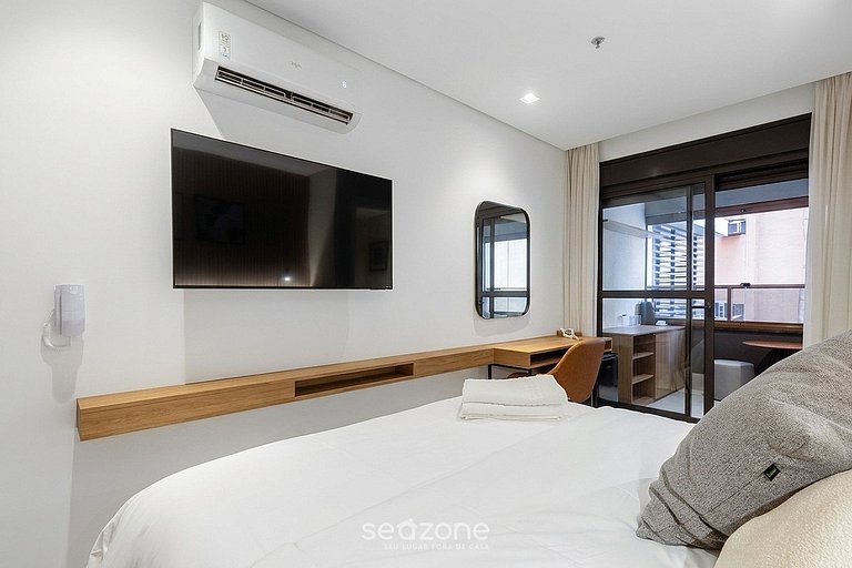 Studio elegante com varanda a 590 metros HMJ0802