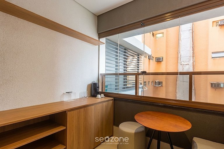 Studio elegante com varanda a 590 metros HMJ0802