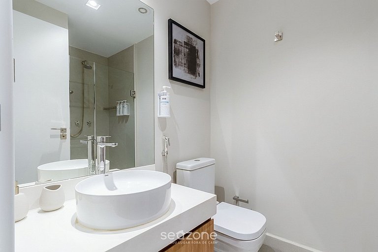 Studio elegante com varanda a 590 metros HMJ0802