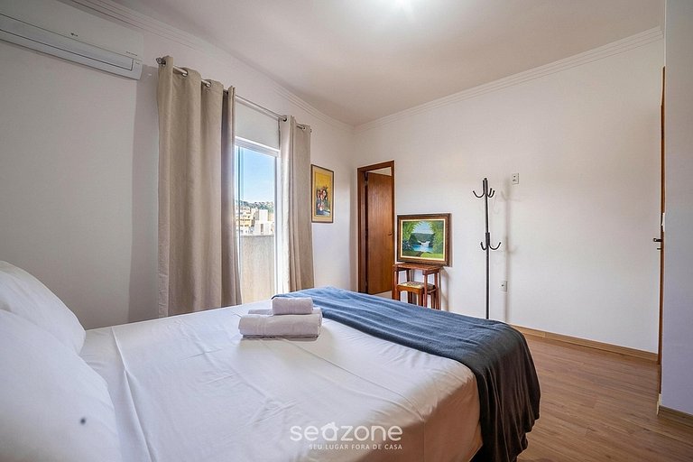 Apartamento espacioso con balcón en Poços FLU0007