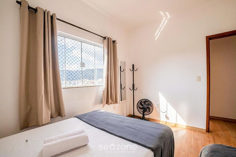 Apartamento espacioso con balcón en Poços FLU0007