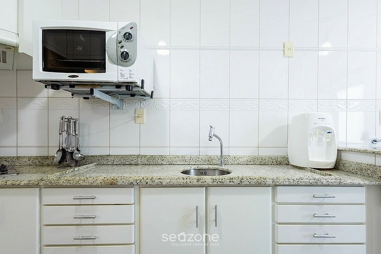 Apto em prédio c/ vista p/ Mar no Centro CLZB0504