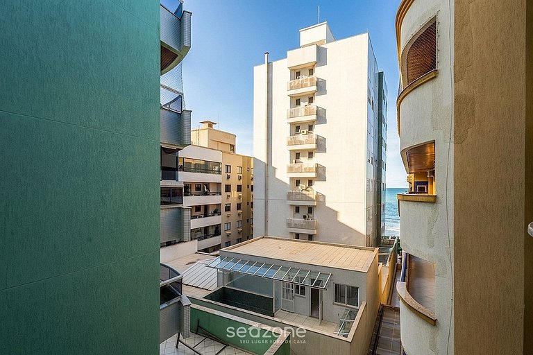 Apto em prédio c/ vista p/ Mar no Centro CLZB0504