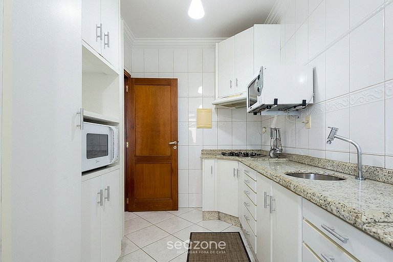 Apto em prédio c/ vista p/ Mar no Centro CLZB0504