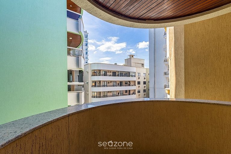 Apto em prédio c/ vista p/ Mar no Centro CLZB0504