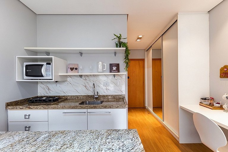 Studio em Cond. c/ Piscina no Centro NWC1007