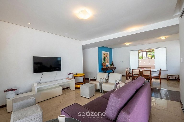 Casa em Cond. c/ Piscina e 4 Suítes CDD0077