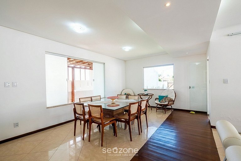 Casa em Cond. c/ Piscina e 4 Suítes CDD0077