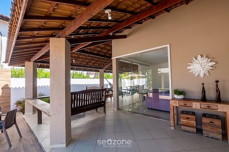 Casa em Cond. c/ Piscina e 4 Suítes CDD0077