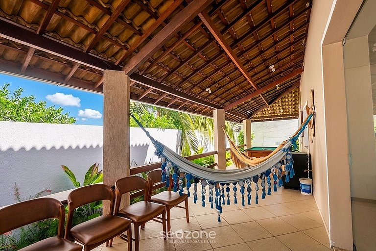 Casa em Cond. c/ Piscina e 4 Suítes CDD0077