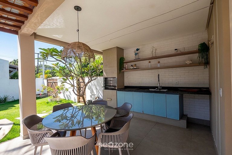 Casa em Cond. c/ Piscina e 4 Suítes CDD0077