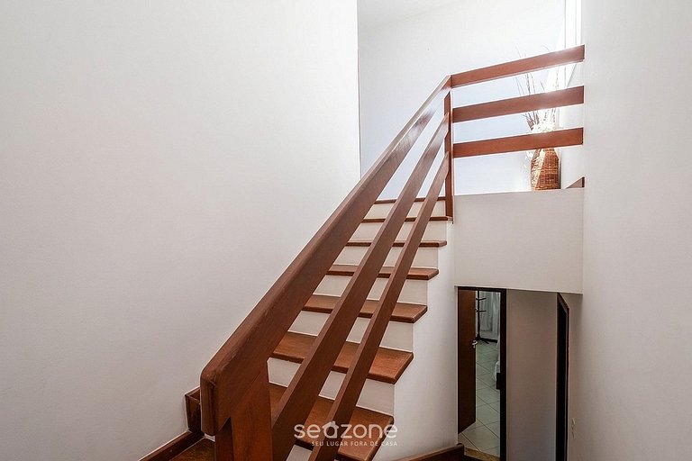 Casa em Cond. c/ Piscina e 4 Suítes CDD0077