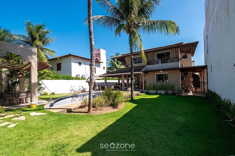 Casa em Cond. c/ Piscina e 4 Suítes CDD0077