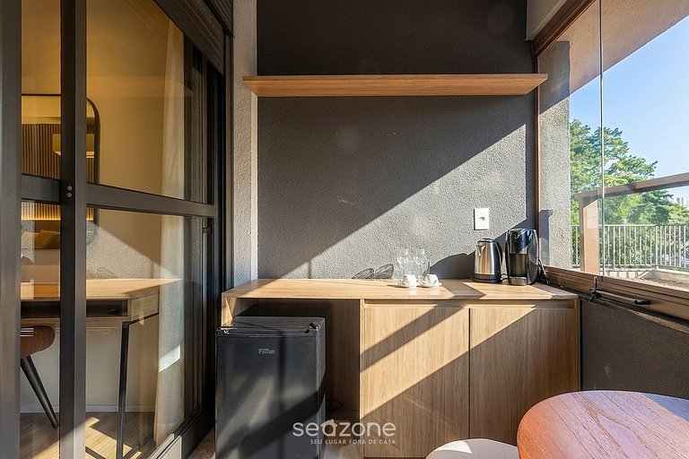Studio con balcón en cond. con piscina HMJ0207